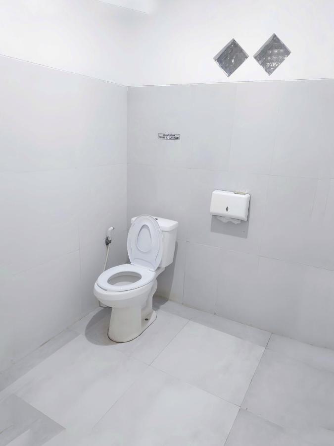 Homestay Omah Putih Bantul Exterior foto