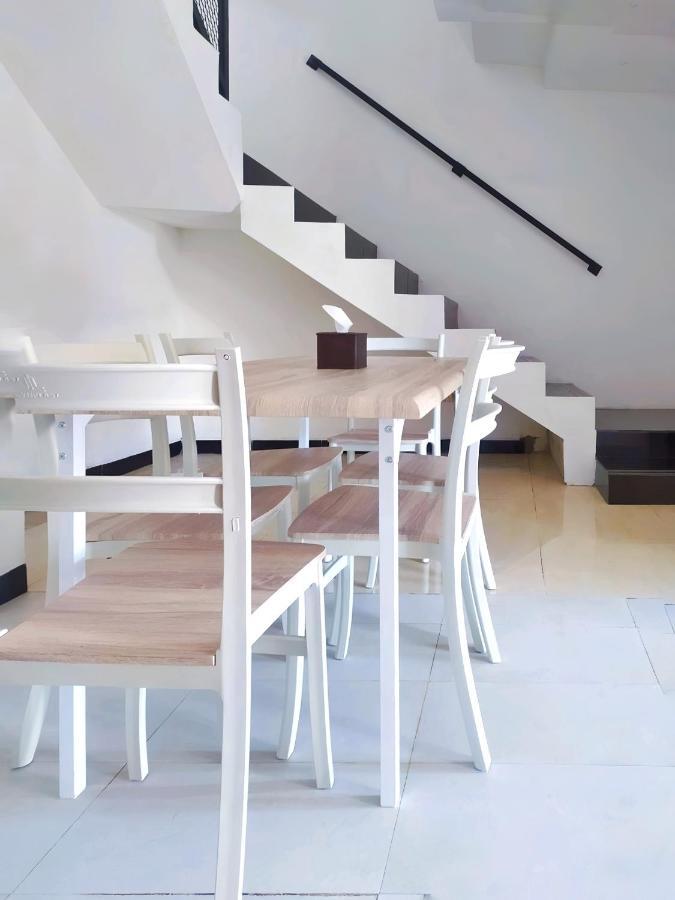 Homestay Omah Putih Bantul Exterior foto